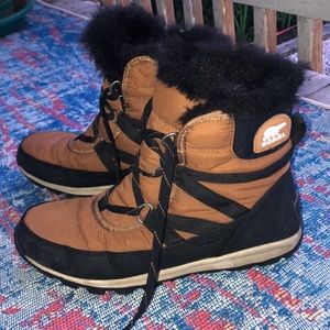 Sorel women’s lace up winter boots size 9.5